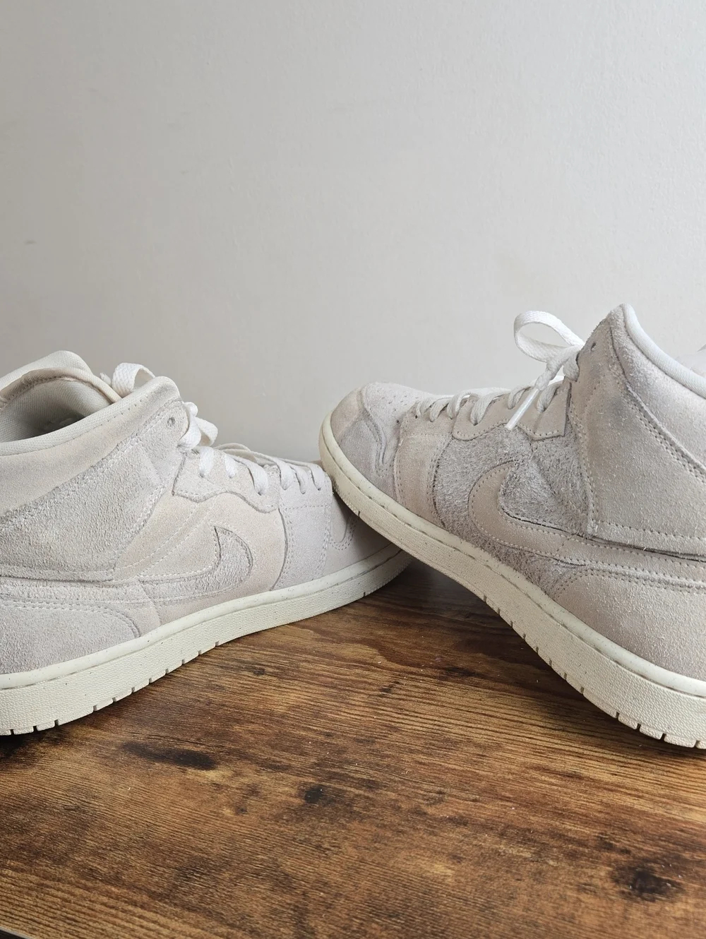Air Jordan 1 Mid SE Craft 